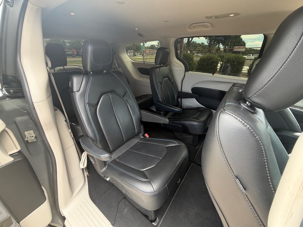 Photo 27 of this CHRYSLER PACIFICA
