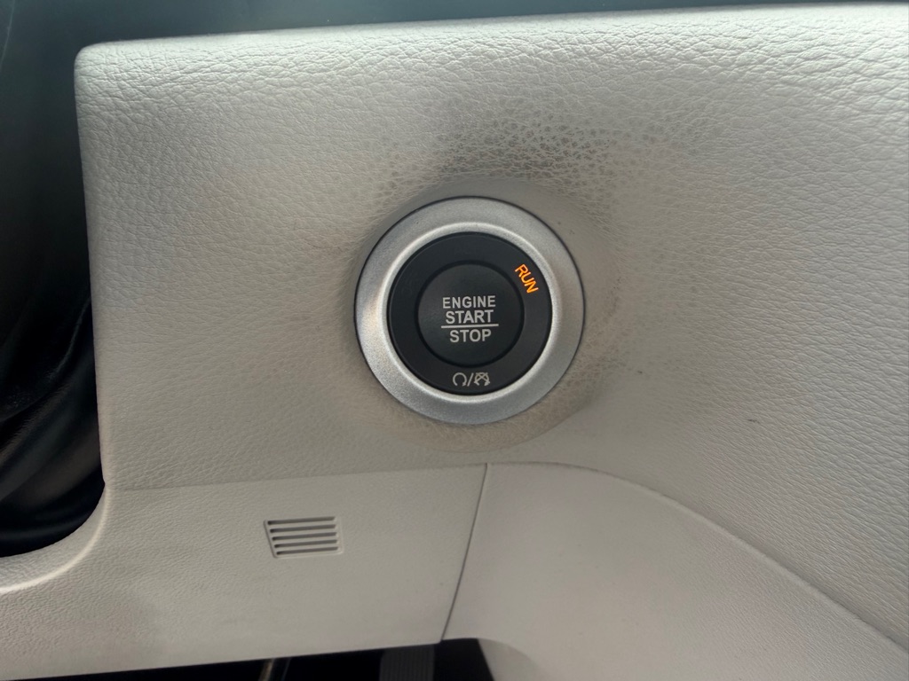 Photo 24 of this CHRYSLER PACIFICA