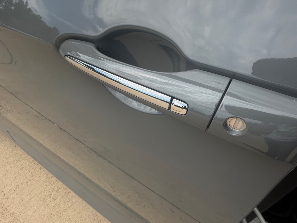 Photo 14 of this CHRYSLER PACIFICA