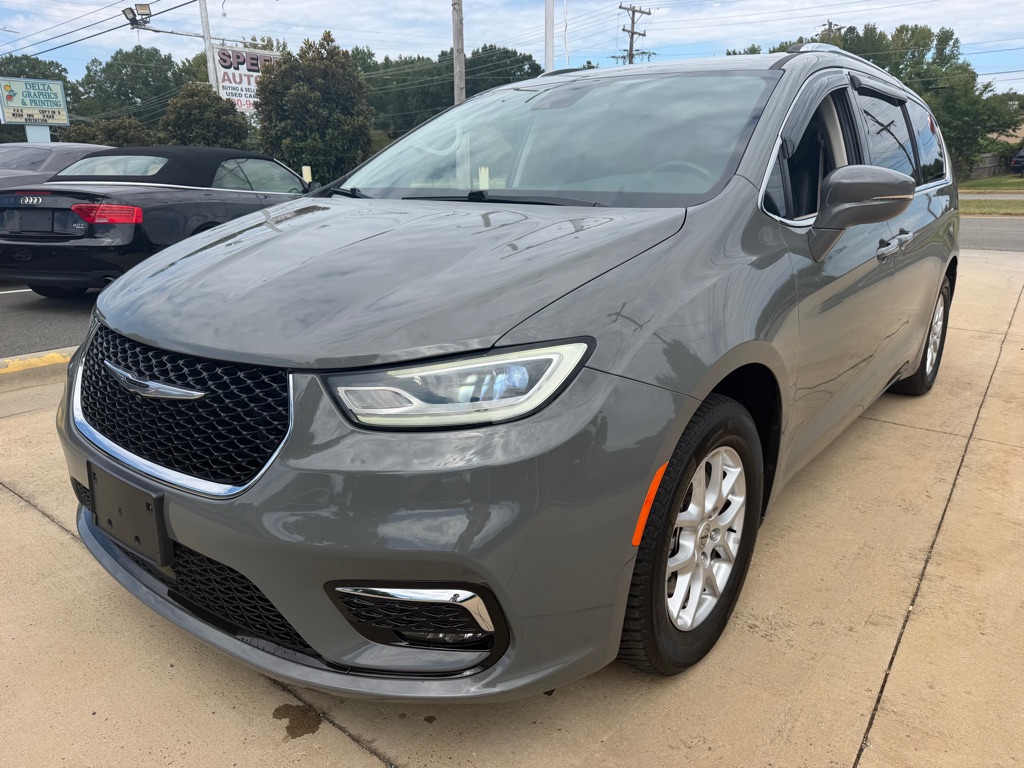 Photo 3 of this CHRYSLER PACIFICA