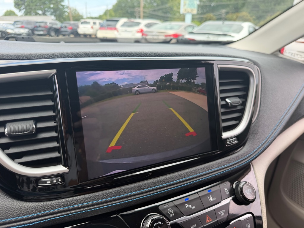 Photo 32 of this CHRYSLER PACIFICA