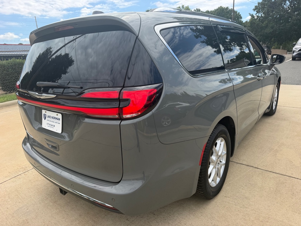 Photo 6 of this CHRYSLER PACIFICA