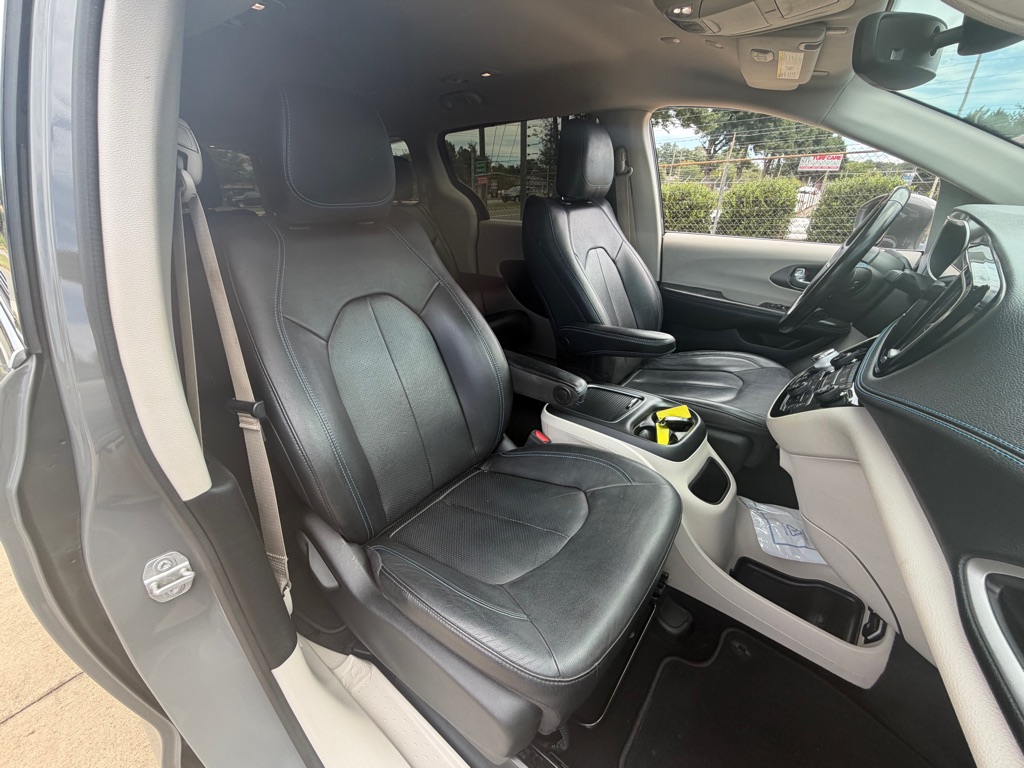 Photo 26 of this CHRYSLER PACIFICA
