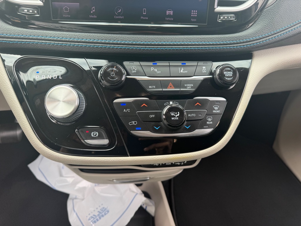 Photo 23 of this CHRYSLER PACIFICA