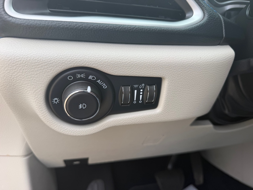 Photo 19 of this CHRYSLER PACIFICA
