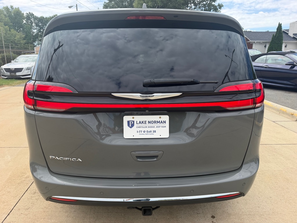 Photo 5 of this CHRYSLER PACIFICA