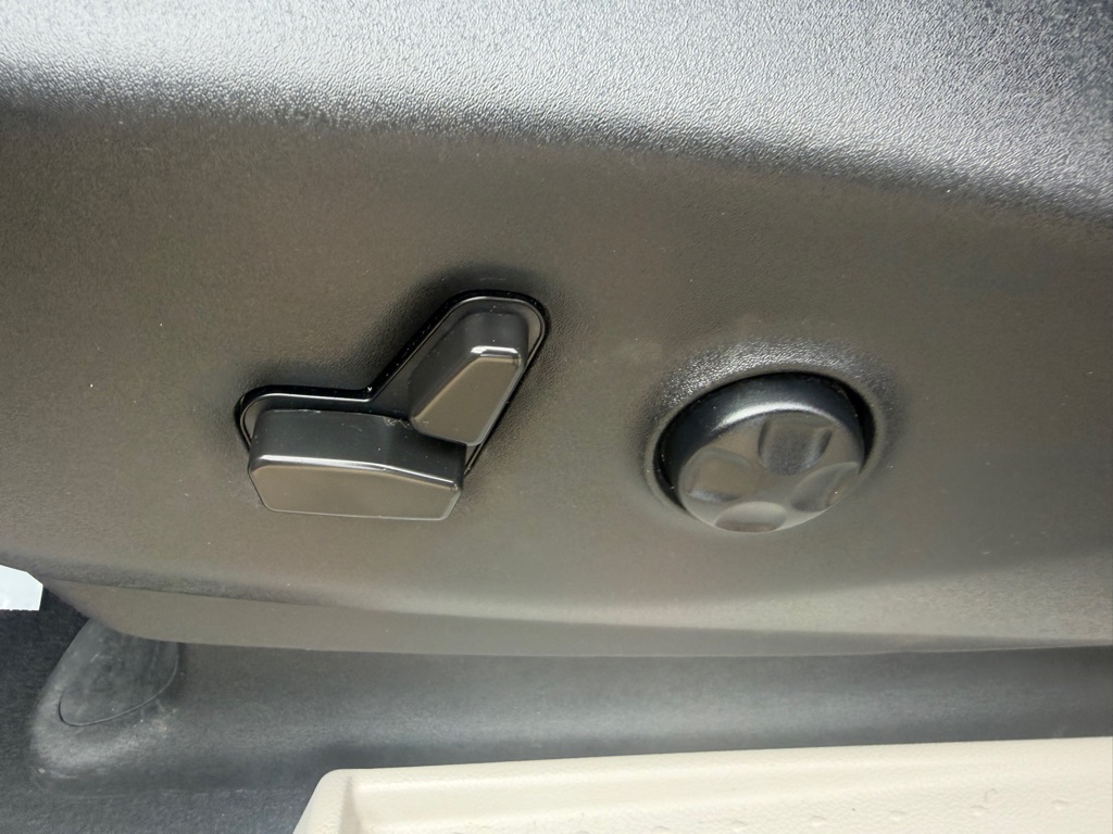 Photo 18 of this CHRYSLER PACIFICA