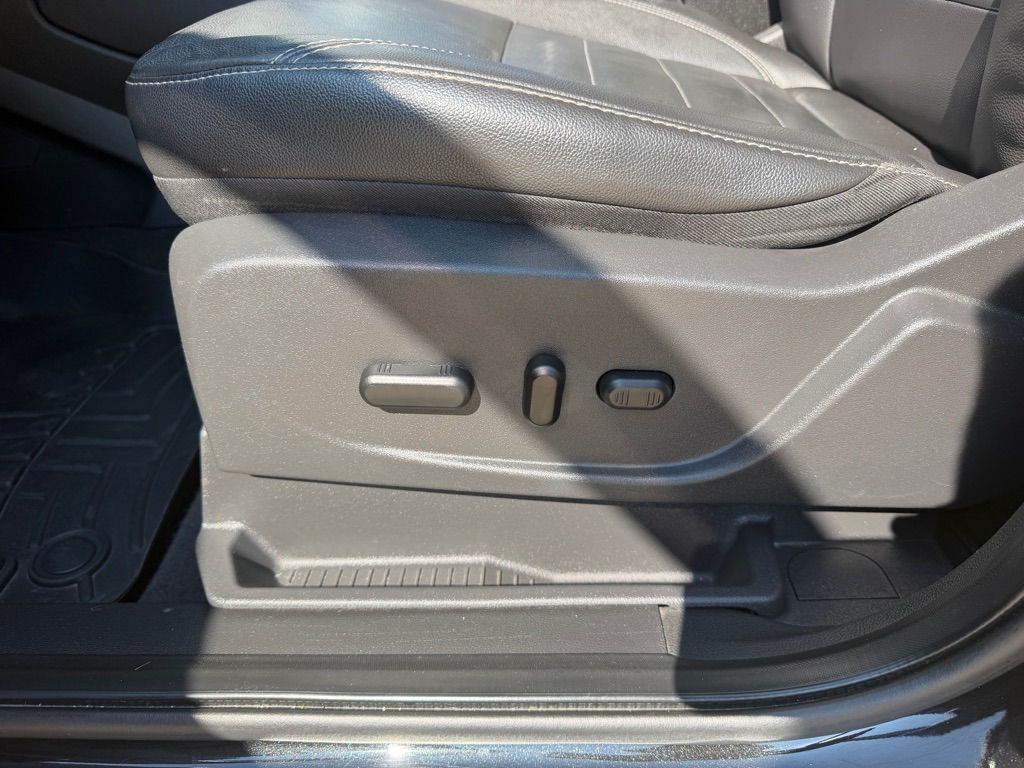 Photo 15 of this FORD ESCAPE