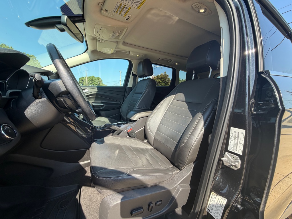 Photo 16 of this FORD ESCAPE