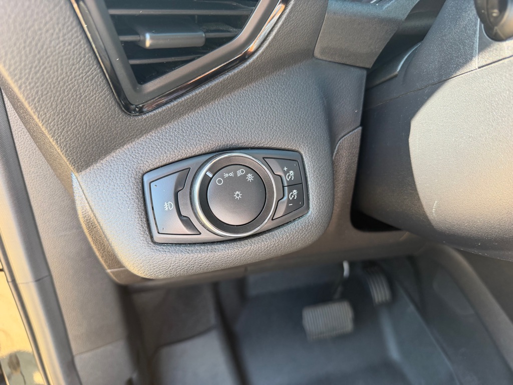 Photo 21 of this FORD ESCAPE