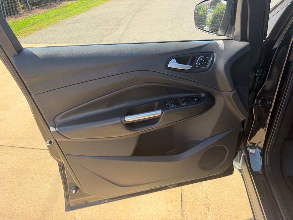 Photo 14 of this FORD ESCAPE