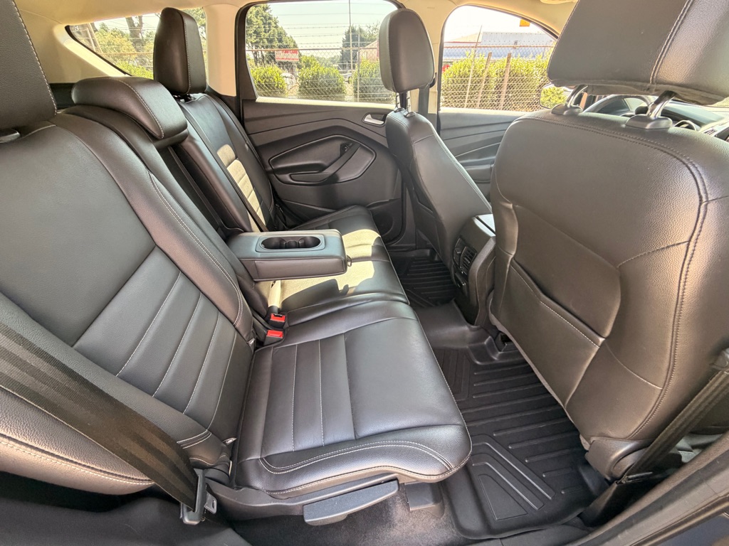 Photo 32 of this FORD ESCAPE