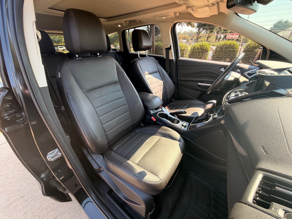 Photo 31 of this FORD ESCAPE