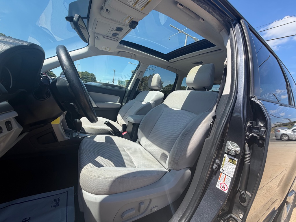 Photo 11 of this SUBARU FORESTER