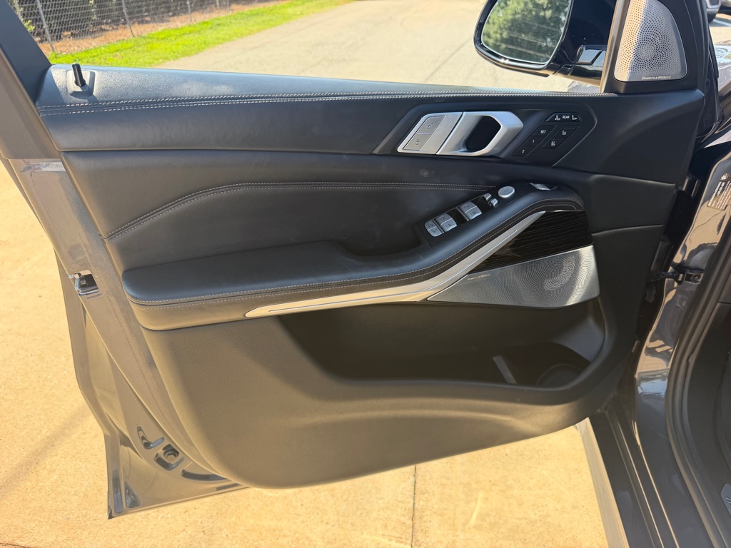 Photo 22 of this BMW X7
