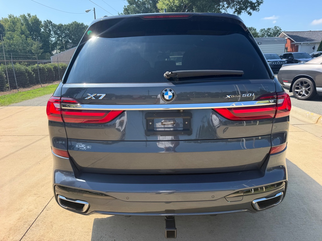 Photo 5 of this BMW X7