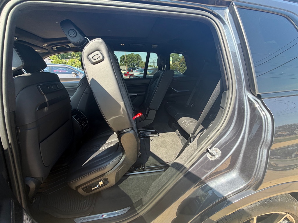 Photo 13 of this BMW X7
