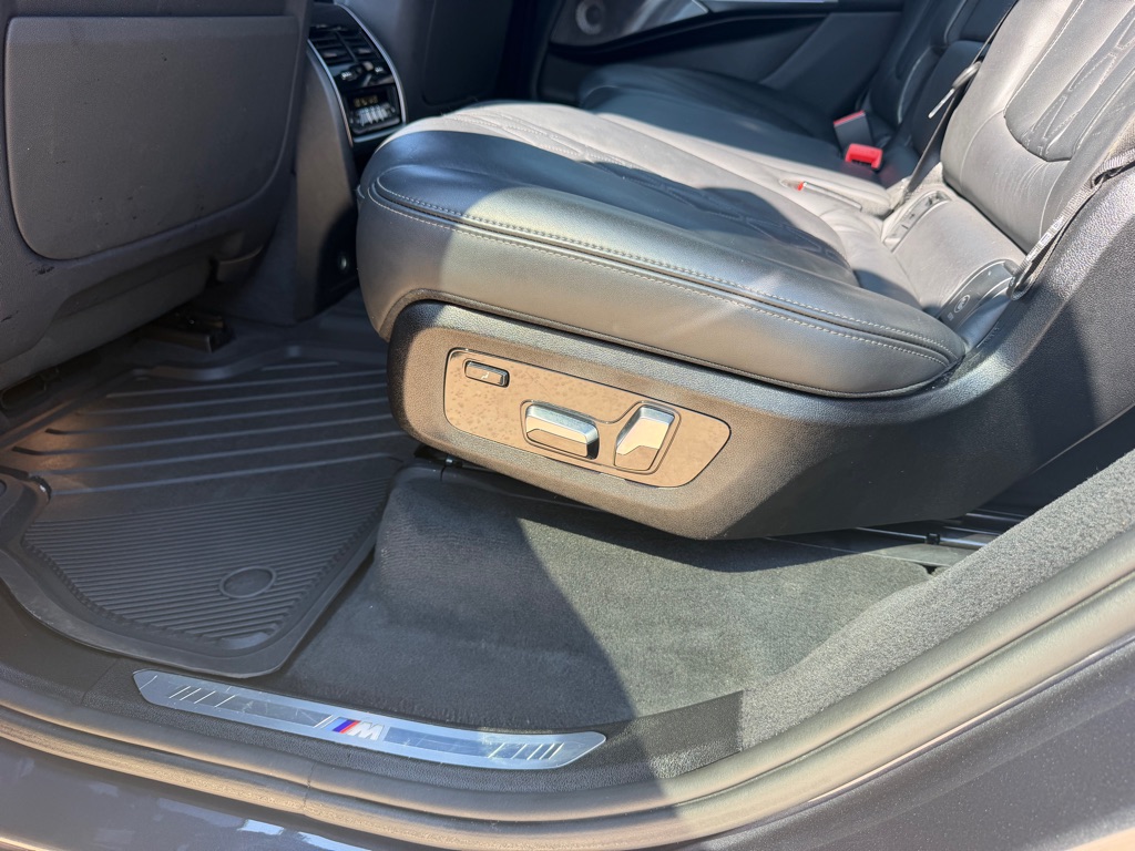 Photo 16 of this BMW X7