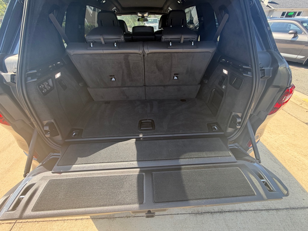 Photo 10 of this BMW X7