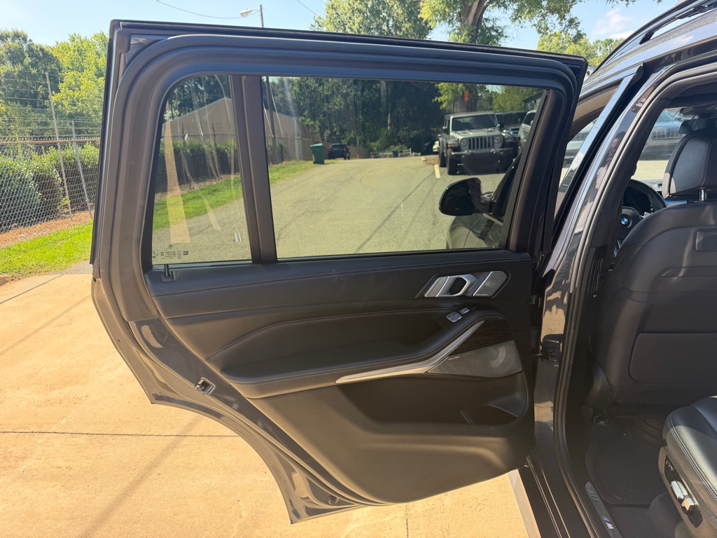 Photo 19 of this BMW X7
