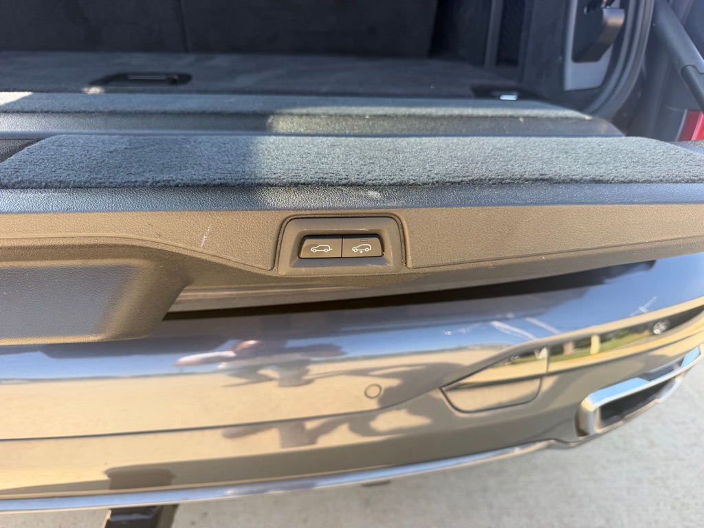 Photo 9 of this BMW X7