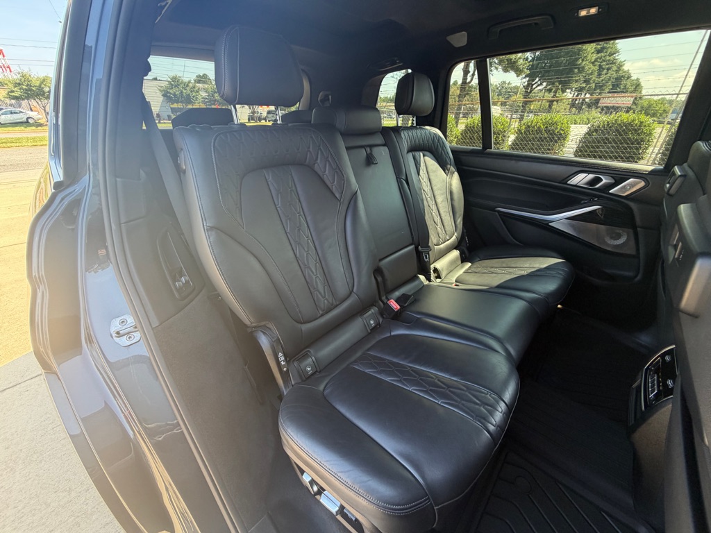 Photo 28 of this BMW X7