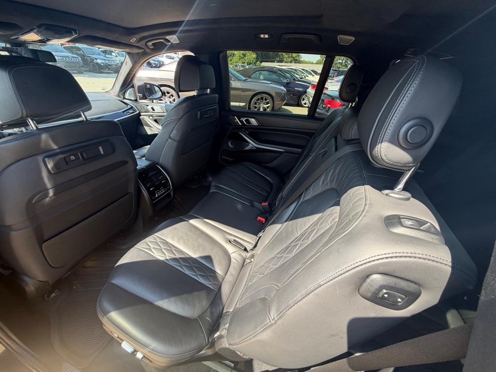 Photo 17 of this BMW X7