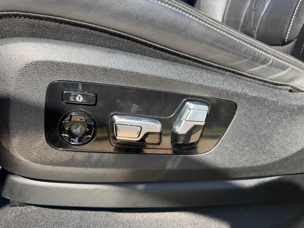 Photo 21 of this BMW X7