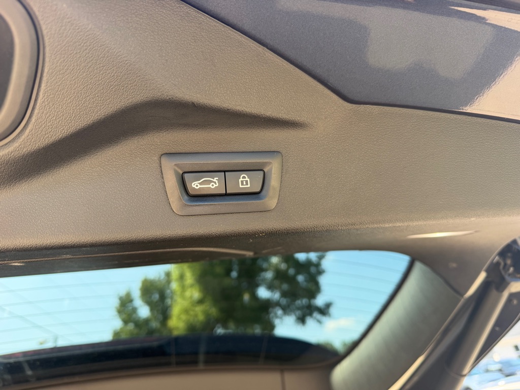 Photo 8 of this BMW X7