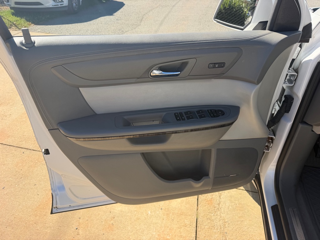 Photo 16 of this GMC ACADIA LIMITED
