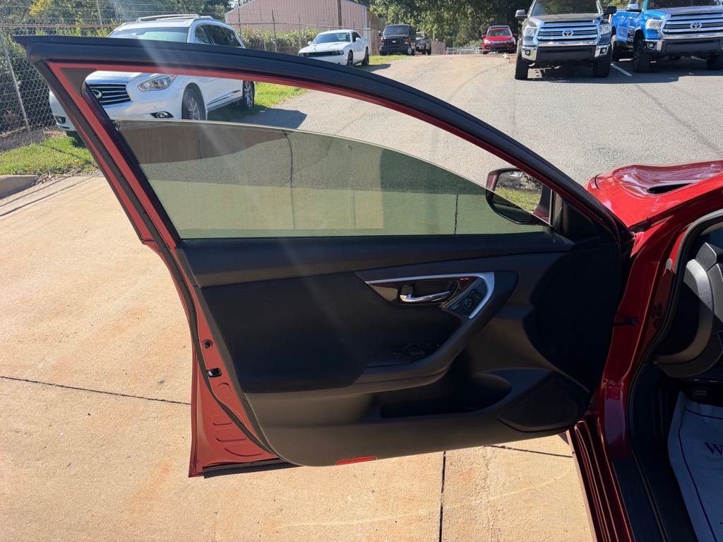 Photo 11 of this NISSAN ALTIMA