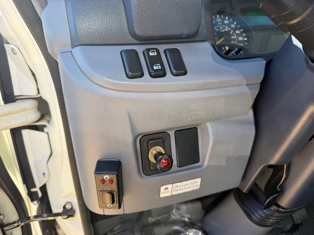 Photo 9 of this MITSUBISHI FUSO TRUC FE