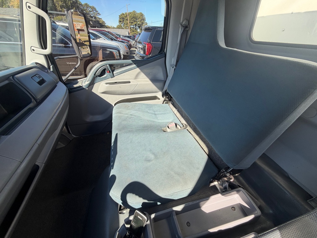 Photo 13 of this MITSUBISHI FUSO TRUC FE