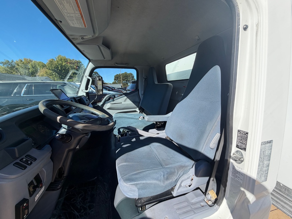Photo 8 of this MITSUBISHI FUSO TRUC FE