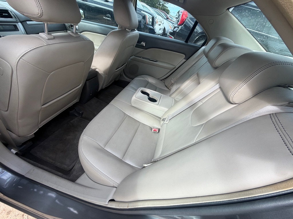 Photo 8 of this FORD FUSION