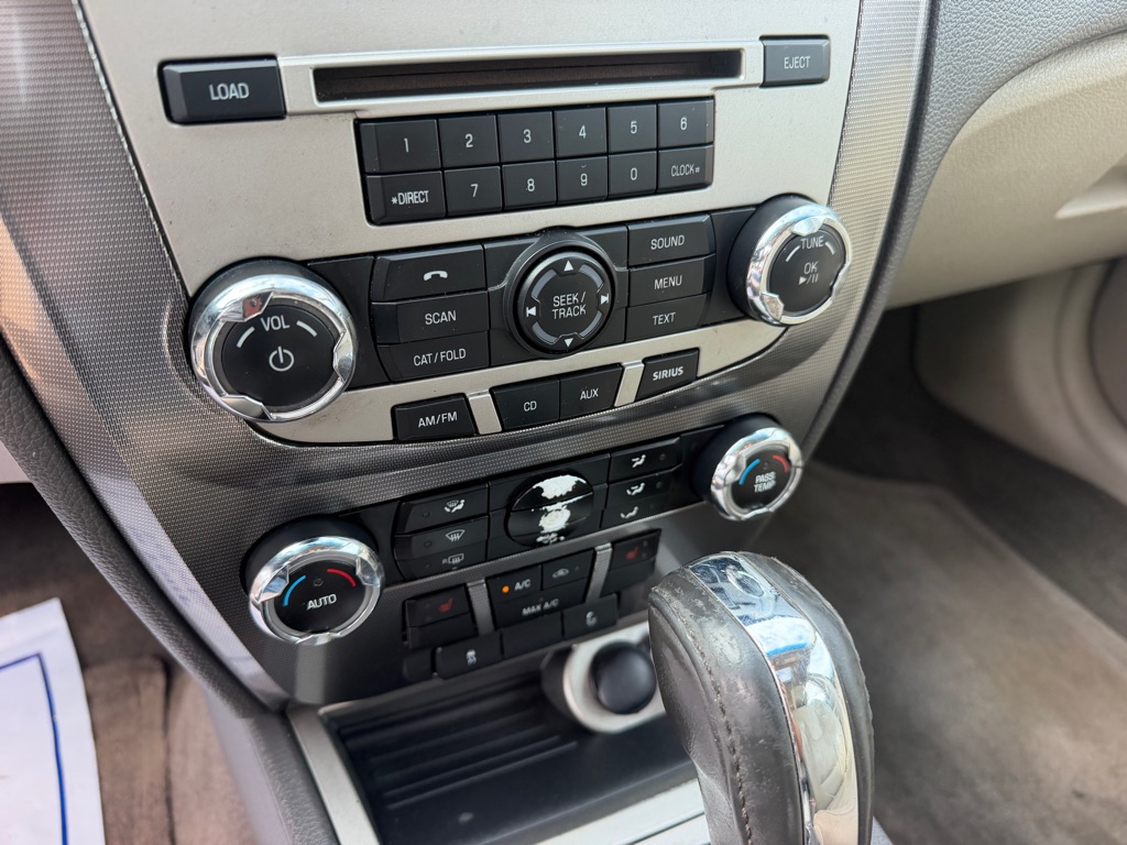 Photo 13 of this FORD FUSION
