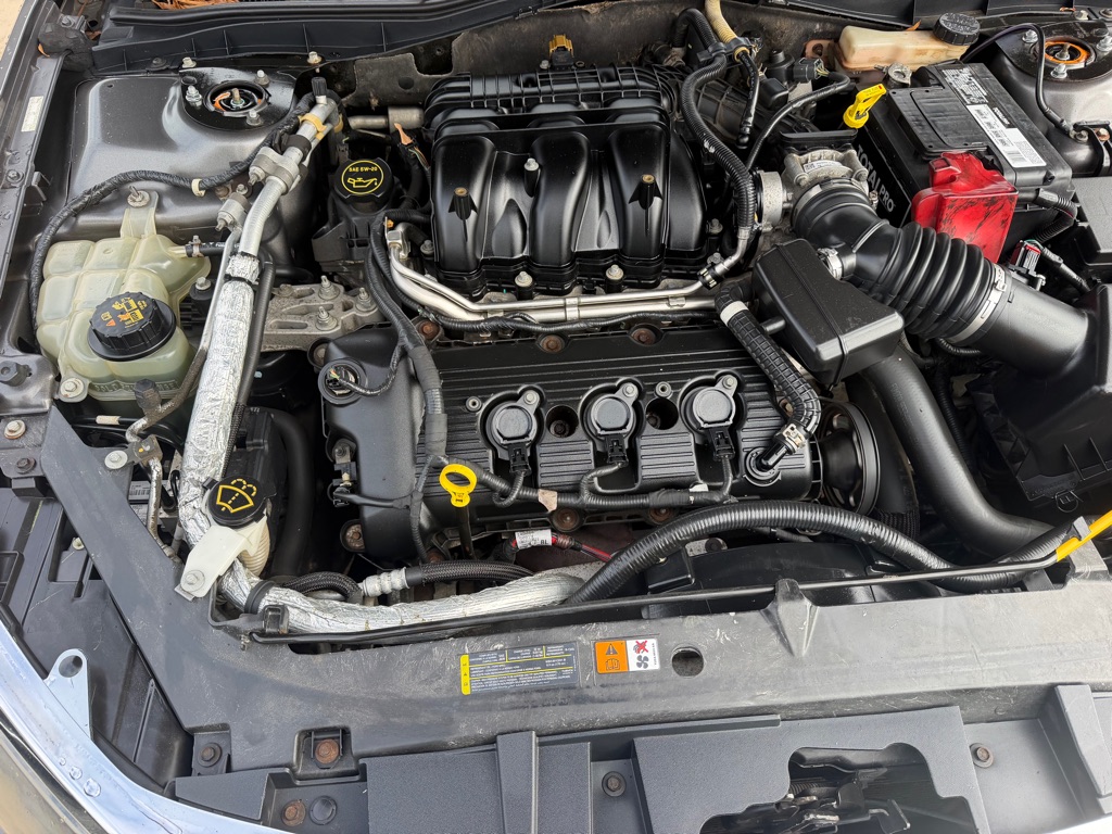 Photo 16 of this FORD FUSION