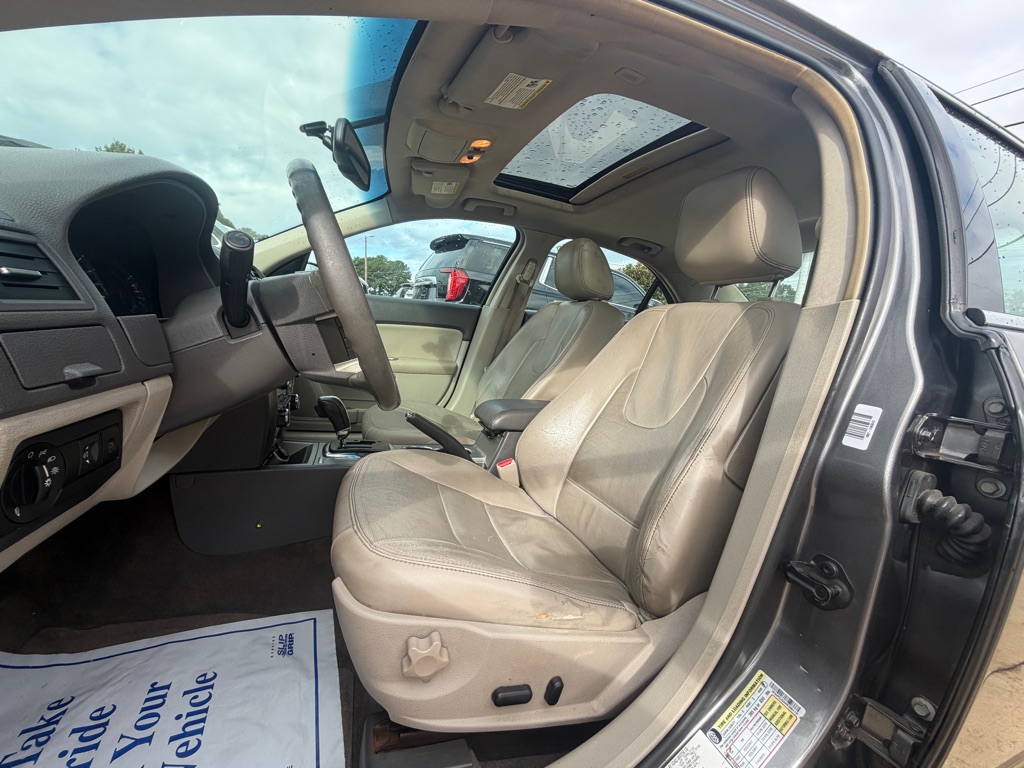Photo 10 of this FORD FUSION