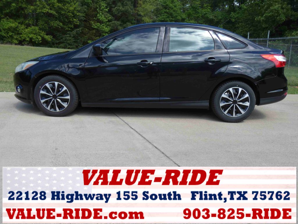 Black 2012 Ford Focus SE Sedan Front-Wheel Drive Automatic