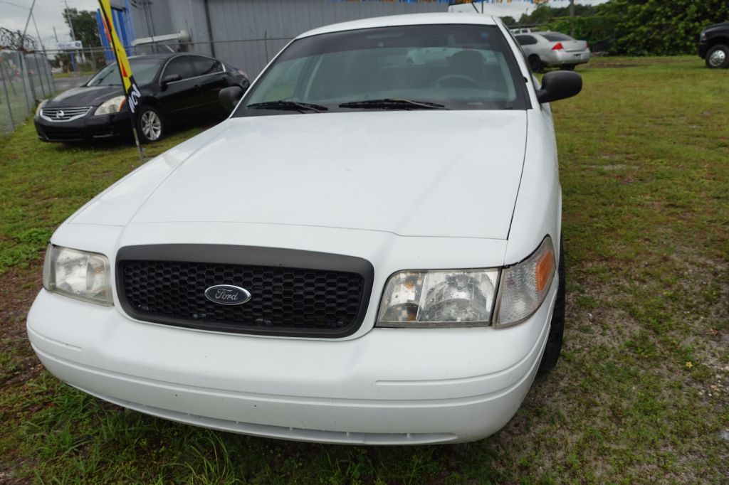 Photo 2 of this FORD CROWN VICTORIA