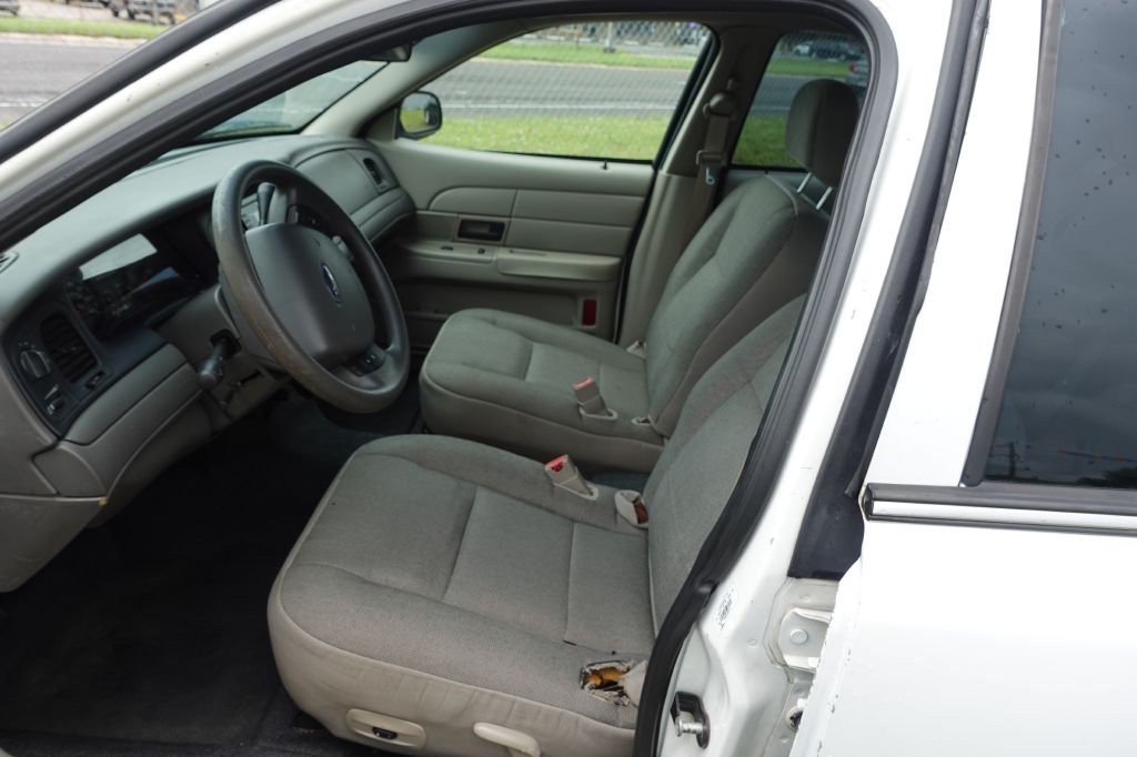 Photo 4 of this FORD CROWN VICTORIA