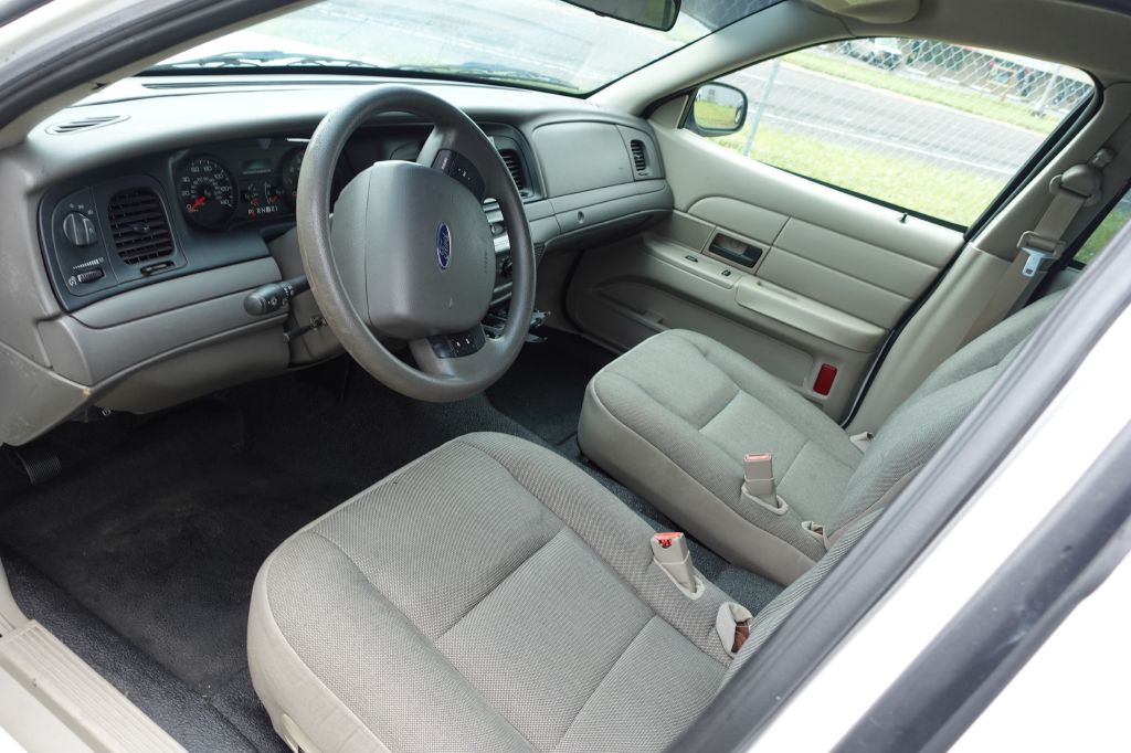Photo 5 of this FORD CROWN VICTORIA