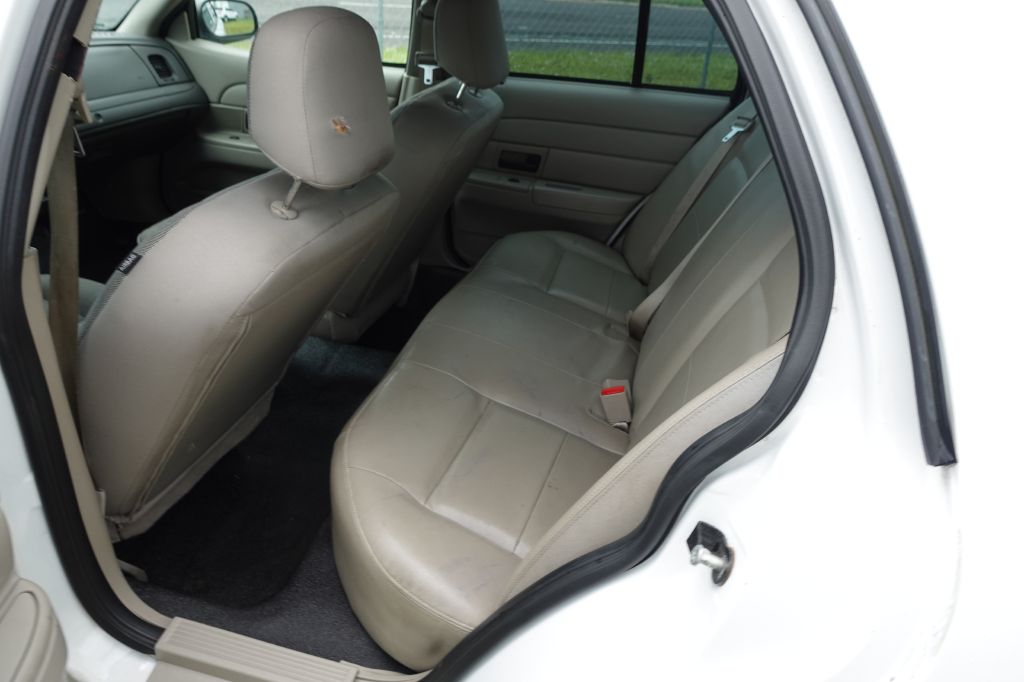 Photo 6 of this FORD CROWN VICTORIA