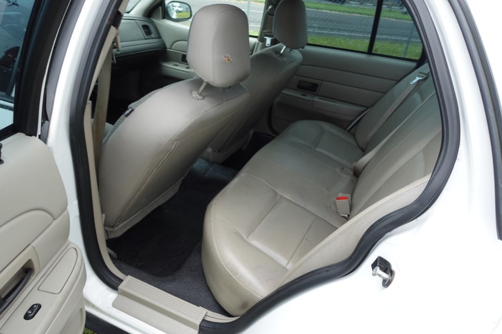 Photo 7 of this FORD CROWN VICTORIA