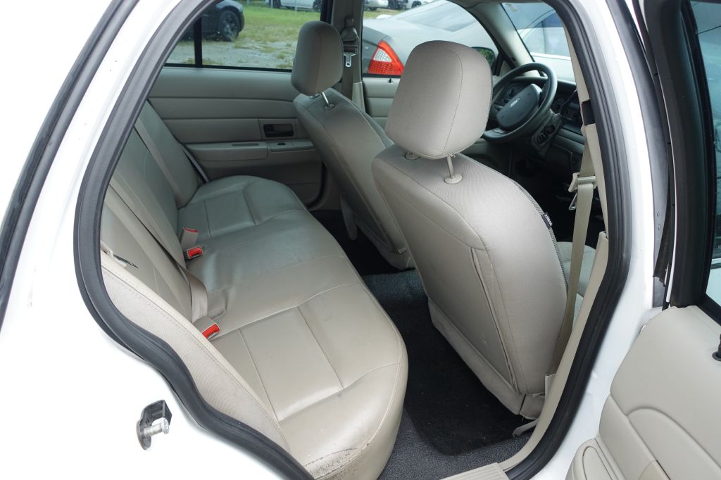 Photo 8 of this FORD CROWN VICTORIA