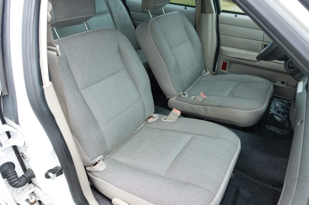 Photo 9 of this FORD CROWN VICTORIA