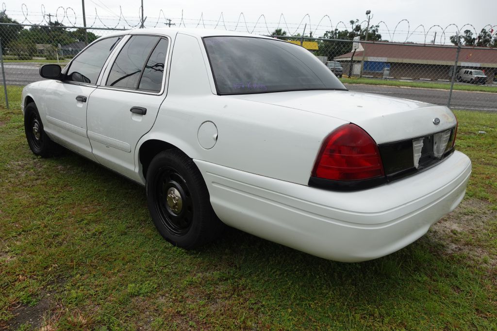 Photo 11 of this FORD CROWN VICTORIA