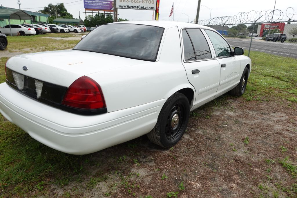 Photo 13 of this FORD CROWN VICTORIA