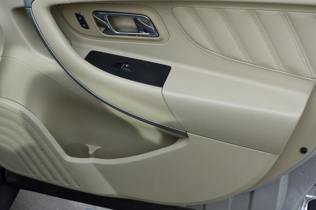 Photo 12 of this FORD TAURUS