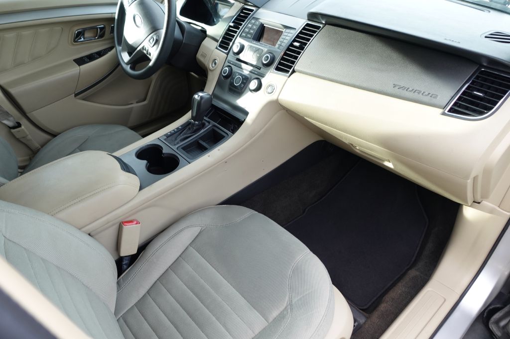 Photo 13 of this FORD TAURUS